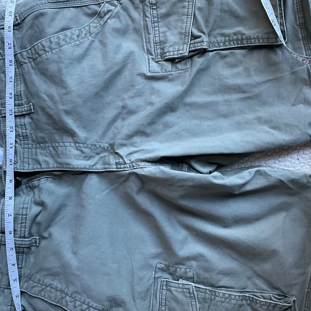 Gap size 34 green short - Picture 2 of 7